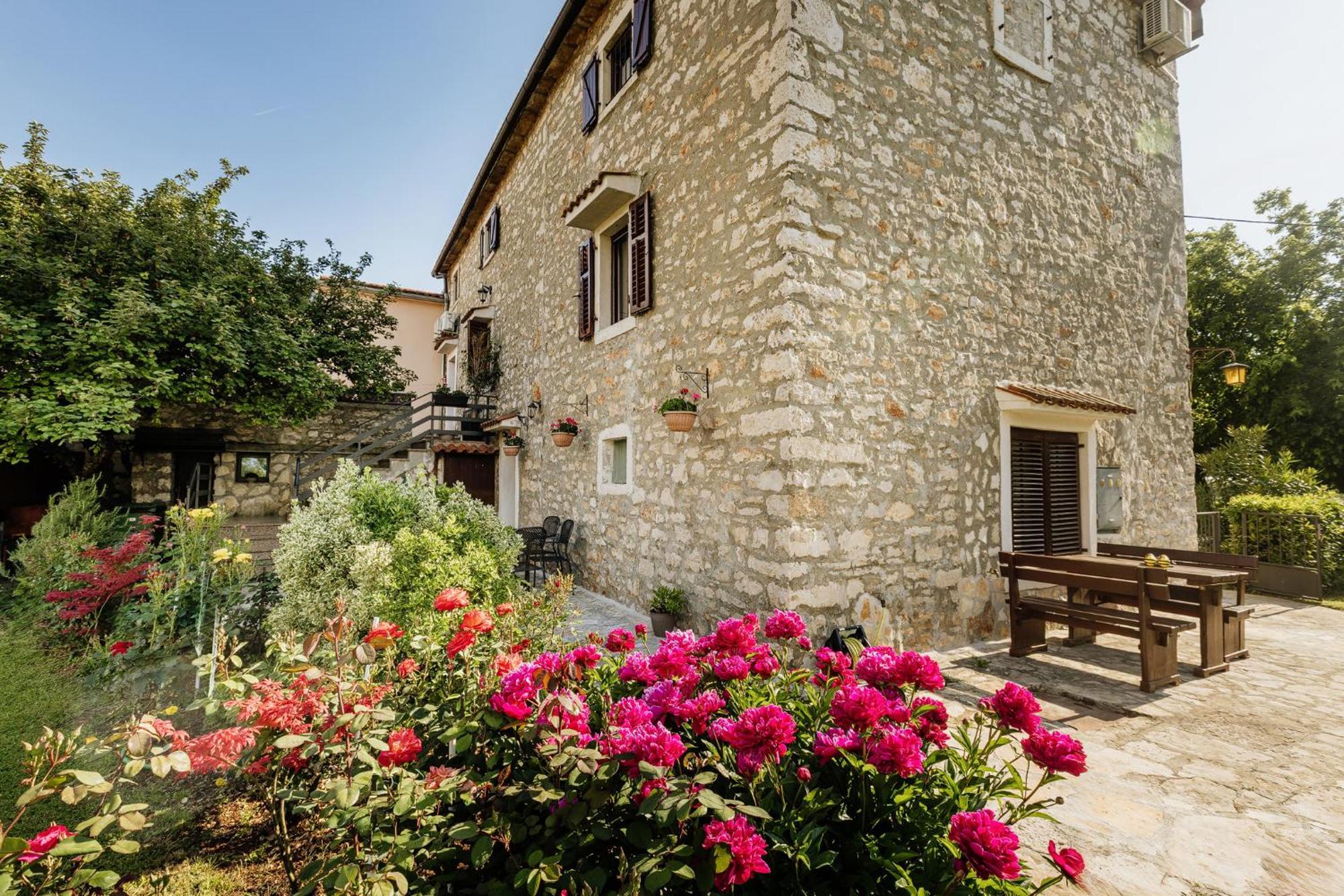 Apartments Mirna Stress Free Babici Exterior photo